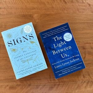 🦋BOOKS: Signs and The Light Between Us - Laura Lynne Jackson